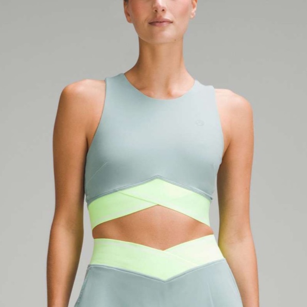 lululemon athletica V-Waist Cropped tennis Tank Top with built in bra NWOT